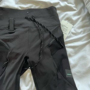 Lululemon BNWT Cargo SHR Hiking Short size 6